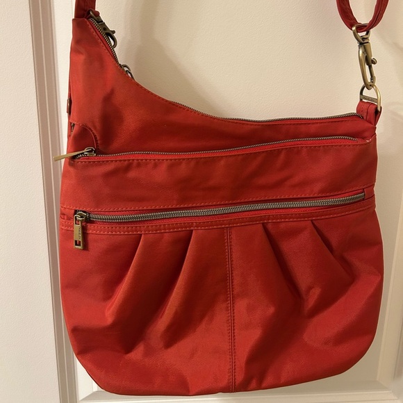 Travelon Red Shoulder Bag - Picture 1 of 10